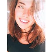 Studentessa di lettere, madrelingua e amante di dialetti, che, con pazienza, ti guiderà nello studio della storia