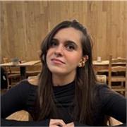 Studentessa universitaria, pronta per affiancarti durante i compiti (anche estivi)