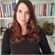 Profesora de escritura apta para todas las edades y niveles.