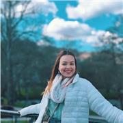 Profesora titulada en primaria, com más de 3 años de experiencia, dispuesta a apoyarte de forma presencial y online.