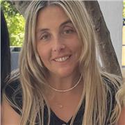 Profesora de Ed Básica con mención en Lenguaje y Comunicación, Magíster en Psicopedagogía y con formación en coaching (neurocien)
