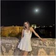 Me considero una persona que conecta mucho con los niños y niñas cosa que considero fundamental en la educación. 