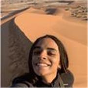 Professeur particulier donne cours de soutien scolaire ou d’aide aux devoirs en anglais aux enfants de tous niveaux