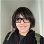 Profesor de Español imparte clases a niños y jovenes