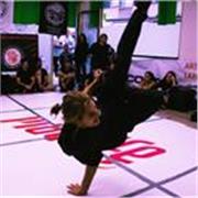 Breakdance = Ritmo+ForzaEsplosiva+Creatività
