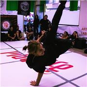 Breakdance = Ritmo+ForzaEsplosiva+Creatività