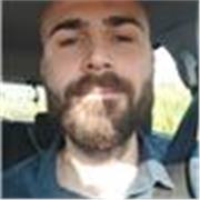 Cerchi aiuto per imparare l'italiano? 
Sono giovane, parlo l'inglese e ti insegneró lezione dopo lezioni i principi fondamentali della mia lingua. 
Potrai man mano diventare sempre più bravo.