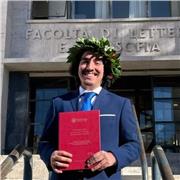 Laureato in Filologia moderna con la lode, offro lezioni (online e in presenza) di italiano, latino, storia e filosofia a Roma.