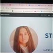 Tutora de inglés que ofrece clases dinámicas, online o presenciales para alumnos de todas edades