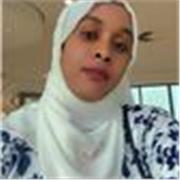 Engagierte Englischlehrerin unterrichtet Kinder aller Altersgruppen souverän und professionell.