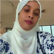 Engagierte Englischlehrerin unterrichtet Kinder aller Altersgruppen souverän und professionell.