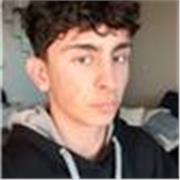 Estudiante especializado en escritura española apto para todos