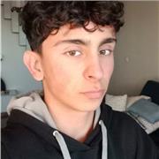 Estudiante especializado en escritura española apto para todos