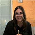 Studentessa di economia impartisce lezioni di inglese per elementari e medie