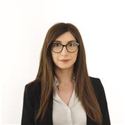 Soutien scolaire personnalisé tous niveaux, de l'école au supérieur, disponible à distance. Diplômée d'une licence et d'un master