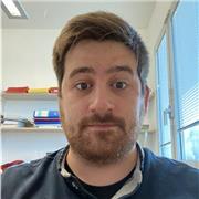 Docente di italiano impartisce lezioni di grammatica italiana, letteratura e materie umanistiche per studenti di scuola secondaria