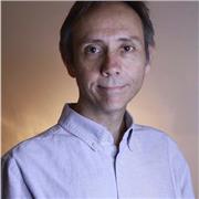 Profesor de piano, con 30 años de experiencia como profesor y músico profesional