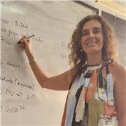 Docente para dar clases online remoto y ajustarse a la elaboración de diseños curriculares correspondientes