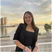 Profesora de inglés con 12 años de experiencia ofrece clases para personas de todas las edades en Granada. 