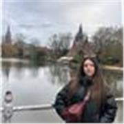 Profesora de lengua castellana y literatura se ofrece para impartir clases de todos los niveles. 