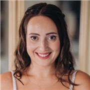 Estoy terminando mi carrera en maestra de educación primaria con mención en inglés e imparto clases particulares desde el 2015.