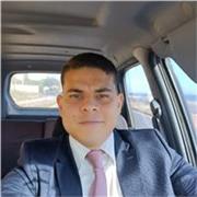 Profesor de Derecho, imparte clases a estudiantes universitarios de la escuela o facultad de Derecho