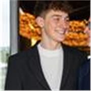 studente al quarto anno di liceo scientifico con ottimi voti in matematica e fisica
