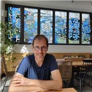 Professeur d'allemand agrégé parfaitent bilingue, 21 ans d'expériences professionnelles devant divers publics (adultes, étudiant(e)s, eleves de toute sorte d'établissements du secondaire (Lycée, Collège, lycée professionnel). Anglais courant, 50€ l'heure