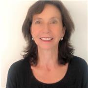 Monitora en hatha yoga con especialidad en adulto mayor