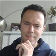 Professionista del settore impartisce lezioni di contabilità