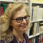 Docente di italiano impartisce accurate lezioni di lingua e di letteratura italiana