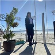 profesora de español, imparte clases a adultos de todas las edades