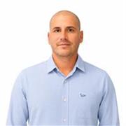 Entrenador y Mentor Educativo Nativo, especialista en la inmersión lingüística a través del deporte, el juego y el movimiento.