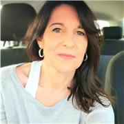 Licenciada en Filología Inglesa, con C1 y más de 20 años de experiencia