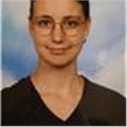 Lycéenne qui souhaite aider des élèves en anglais afin qu'ils/elles progressent