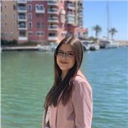 Soy una chica muy trabajadora y con ganas de que mis alumnos aprendan al máximo.