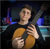 Lezioni in presenza e online di Chitarra classica e teoria musicale per allievi di ogni età