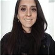 Profesora de biología imparte clases a niños de todas edades