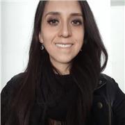 Profesora de biología imparte clases a niños de todas edades