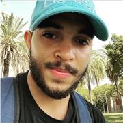 Sono un traduttore della lingua francese , e fluente in inglese