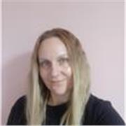 J'enseigne le français de la classe de CE1 jusqu'à la classe de 6ème.
Je fais des cours en télétravail et des aides aux devoirs.