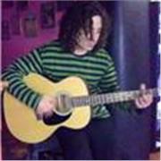 Se imparten clases particulares individuales y grupales en formato combo. Guitarra clásica, acústica, eléctrica, bajo eléctrico. Clases a combos
