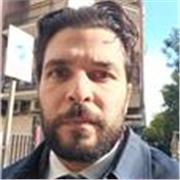 Avvocato che impartisce lezioni di diritto civile