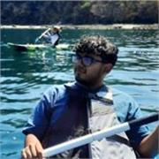 Profesor de matemática brinda clases a jóvenes conn gaas de mejorar su desempeño académico