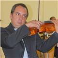 Profesor de música con más der 20 años de experiencia formando niños en el violín y la viola, así como en el lenguaje musical, con dinámicas sencillas y efectivas