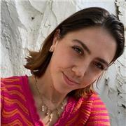 Profesora de francés apta para todas las edades.