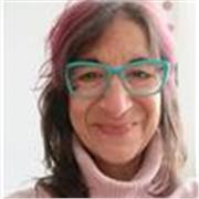 Profesora de artes Visuales, especializada en Pintura y en Educación por el Arte. Clases para todas las edades a partir de 6 años.