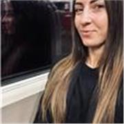Sono Sofia ho 27 anni e vivo in Spagna come ragazza alla pari , insegno italiano a ragazzi stranieri