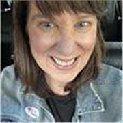 Ms. Stephanie Vlahos, J'ai enseigner à tous les ages, (5- les ètudiants).