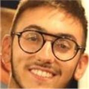 Insegnante di storia dell’arte a studenti di scuola primaria e secondaria